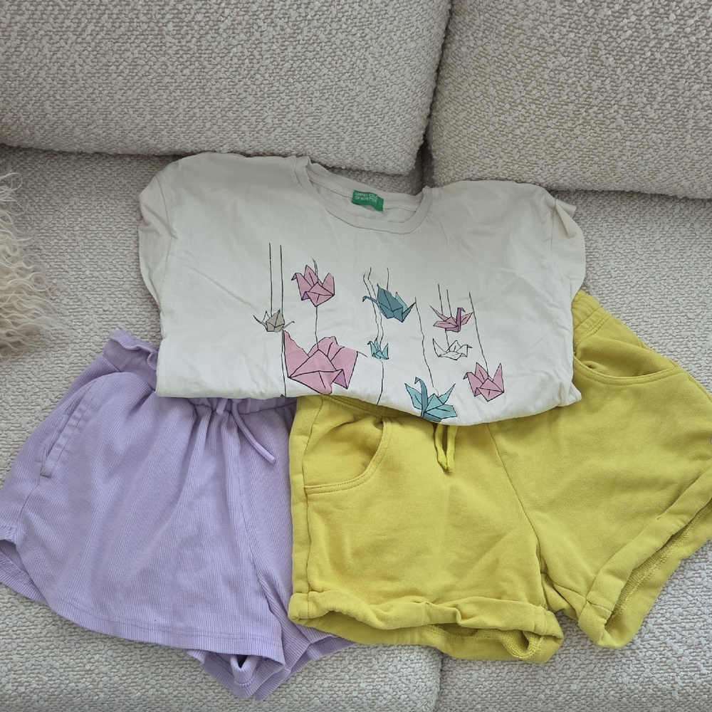 United Colors of Benetton T-shirt & 2 pairs of Shorts